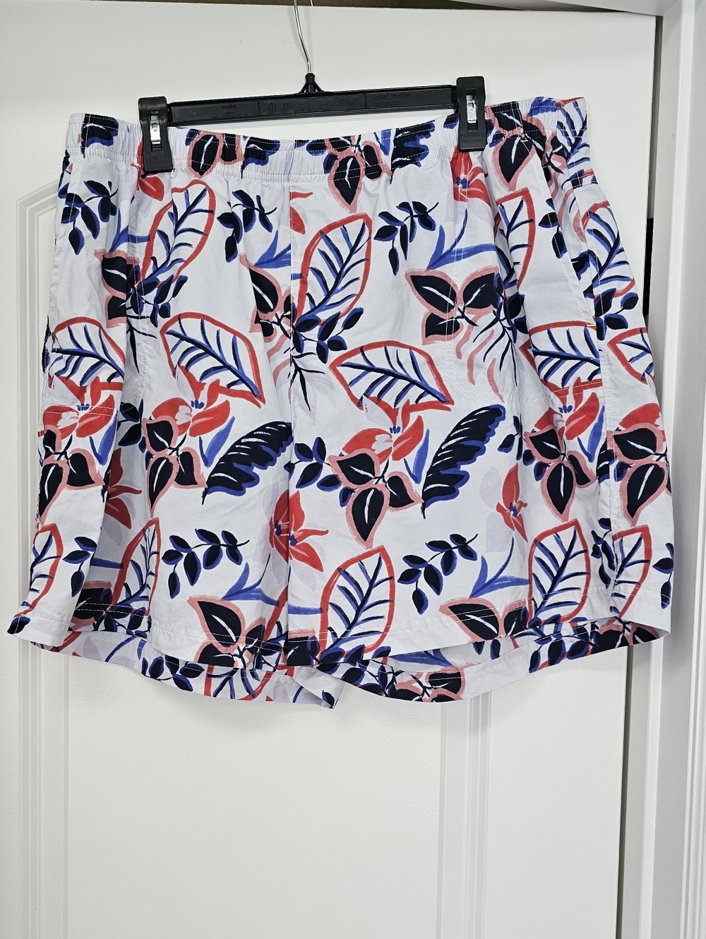 Columbia Sandy River Womens Shorts White with Navy and Coral Leaf Print